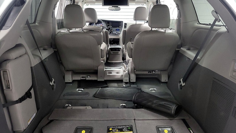 2020 Toyota Sienna XLE Premium 23