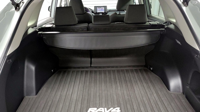 2021 Toyota RAV4 XLE 18