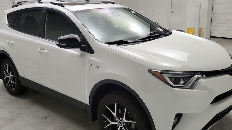 2017 Toyota RAV4 SE Hero Image