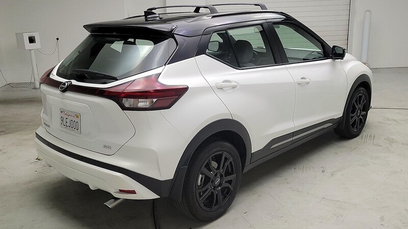 2022 Nissan Kicks SR 5