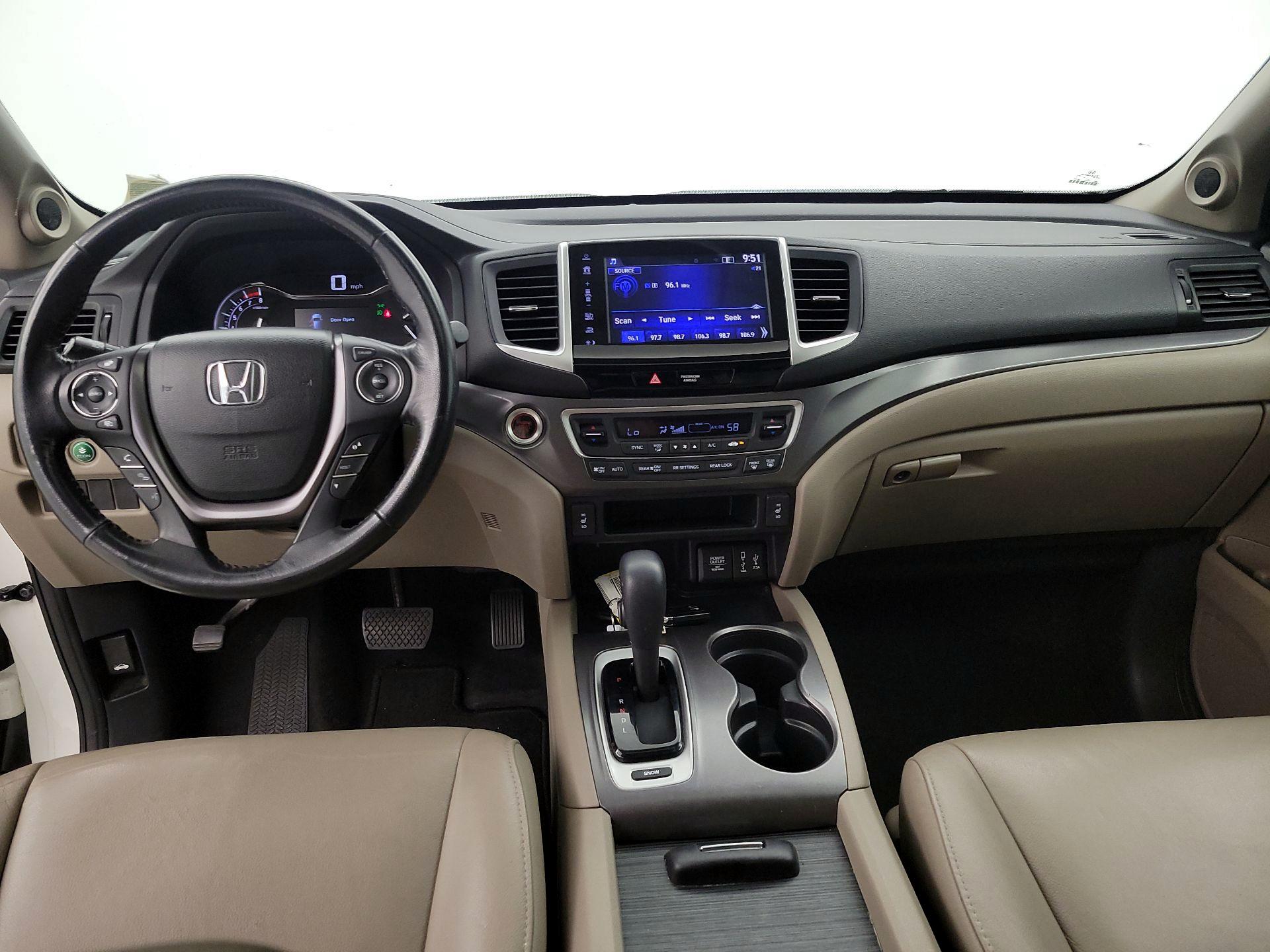 Thumbnail: 2017 Honda Pilot - 9