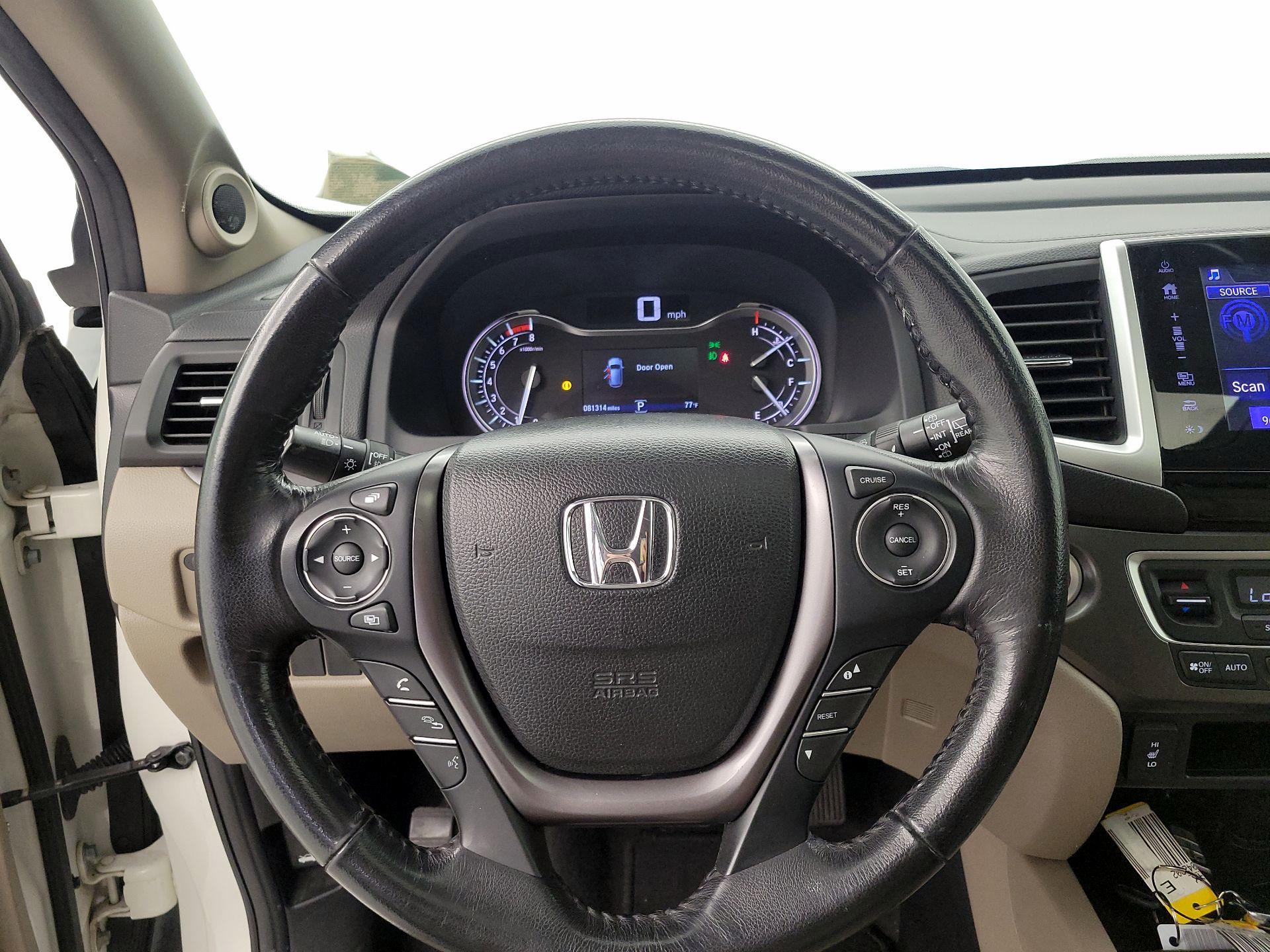 Thumbnail: 2017 Honda Pilot - 10