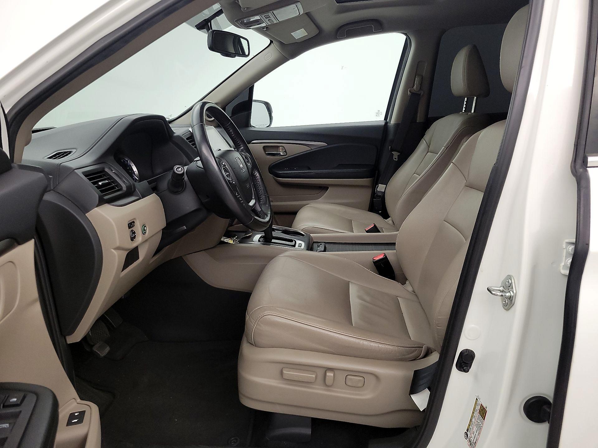 Thumbnail: 2017 Honda Pilot - 11
