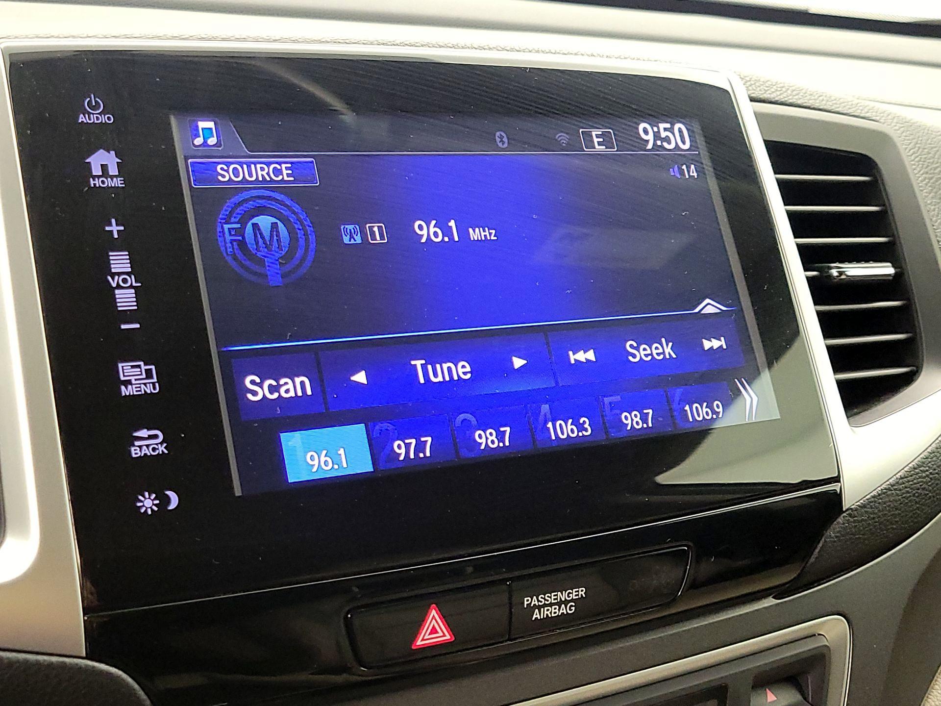 Thumbnail: 2017 Honda Pilot - 15