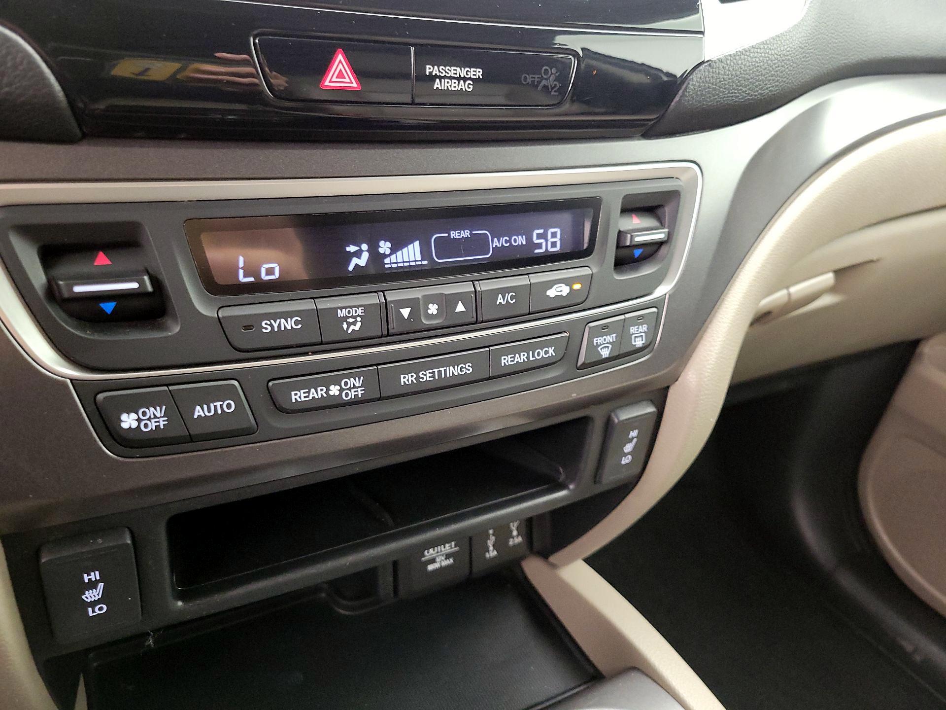 Thumbnail: 2017 Honda Pilot - 16