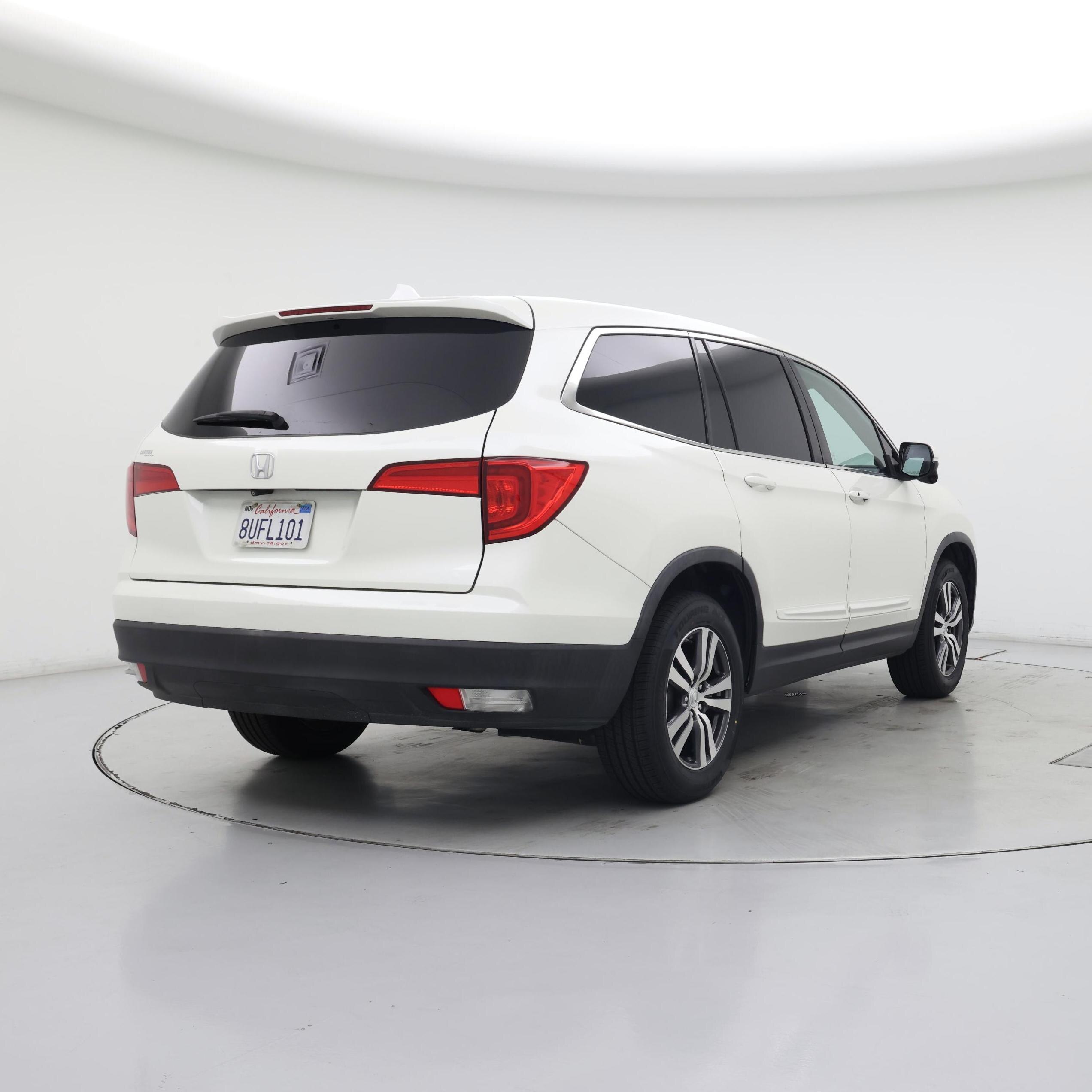 Thumbnail: 2017 Honda Pilot - 8