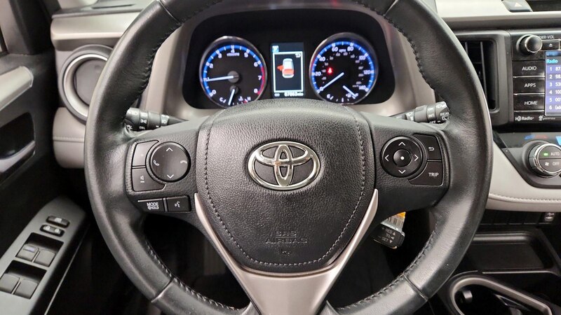 2016 Toyota RAV4 XLE 10