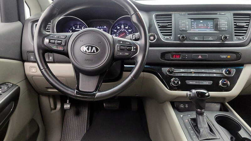 2016 Kia Sedona LX 10