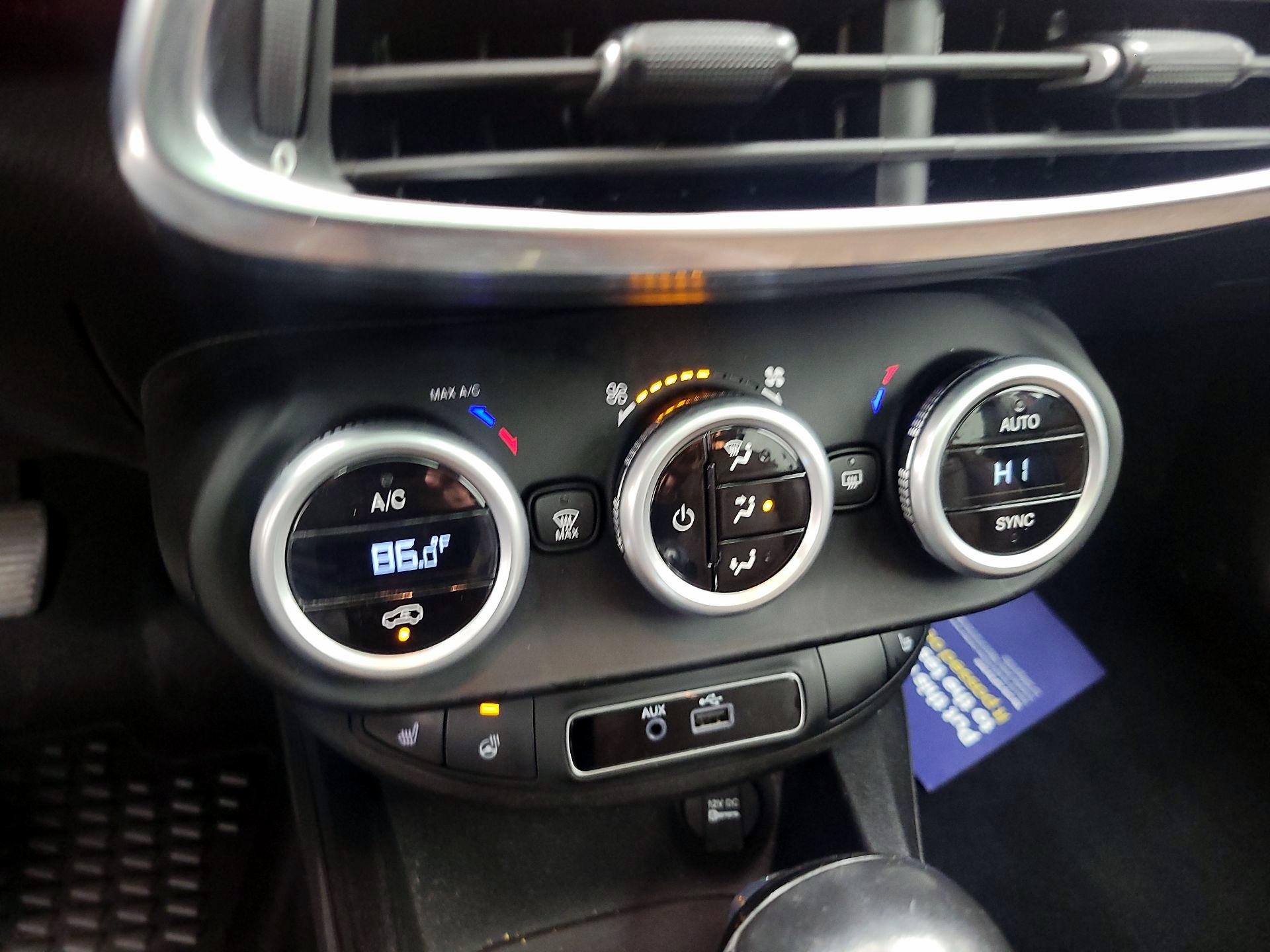 Thumbnail: 2016 Fiat 500X - 16