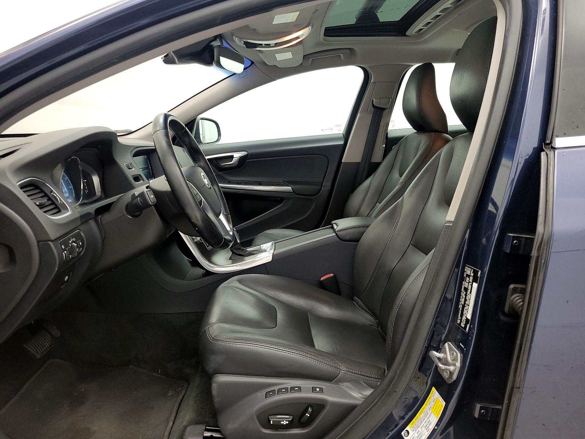 Thumbnail: 2015 Volvo V60 - 11