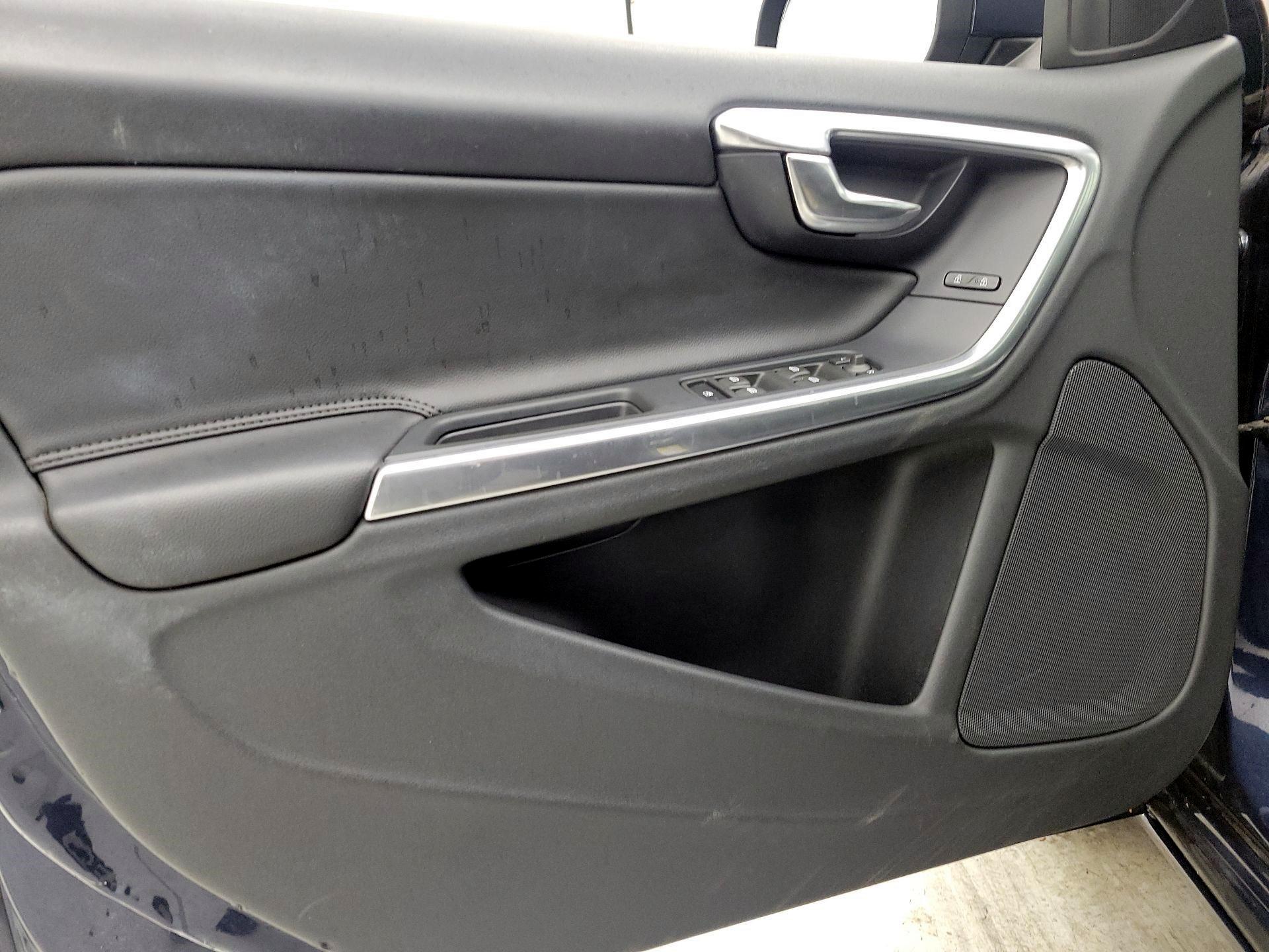 Thumbnail: 2015 Volvo V60 - 12