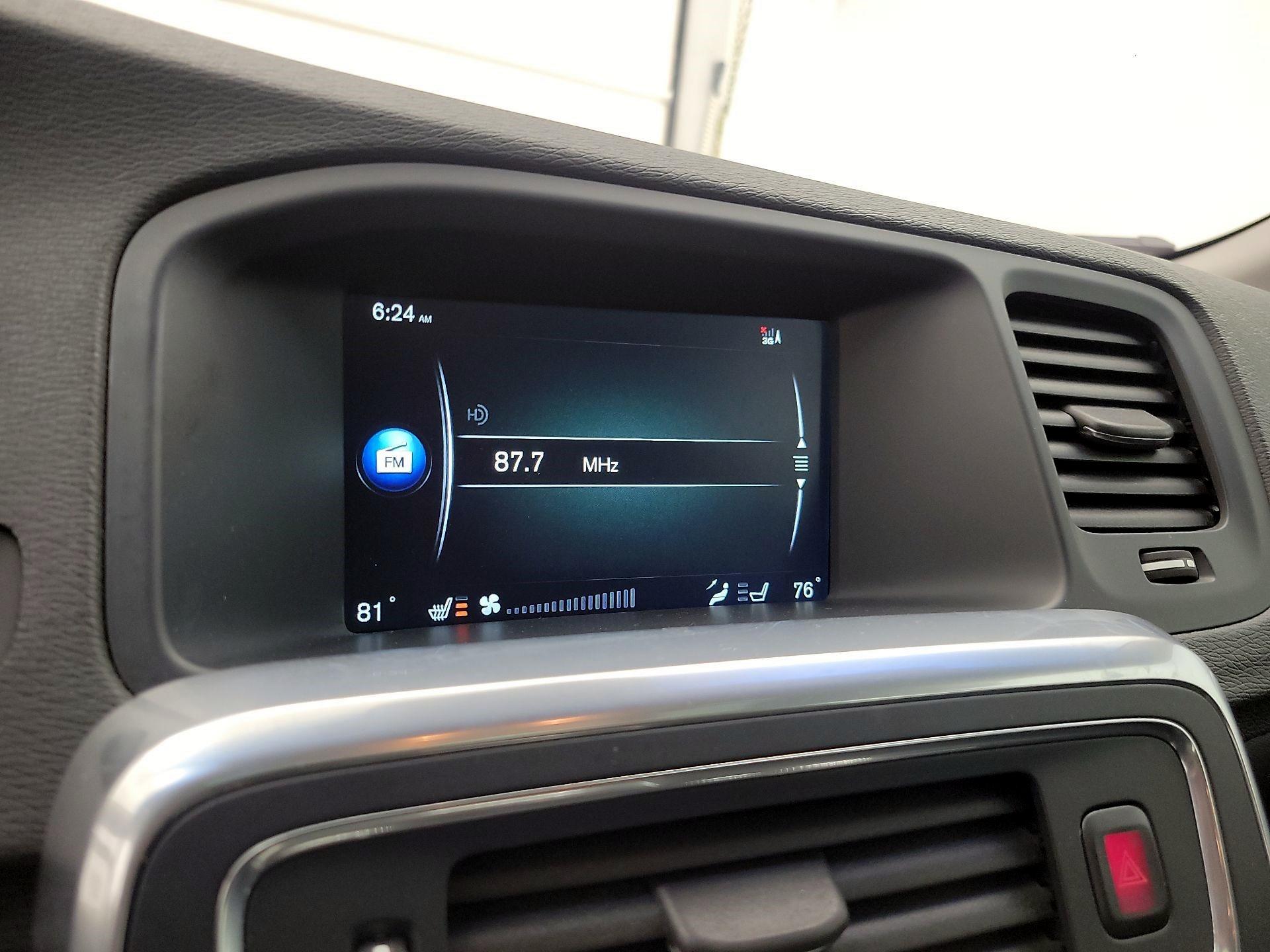 Thumbnail: 2015 Volvo V60 - 14