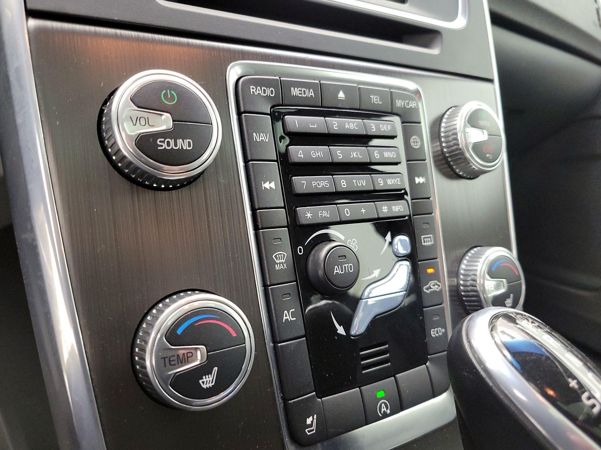 Thumbnail: 2015 Volvo V60 - 15