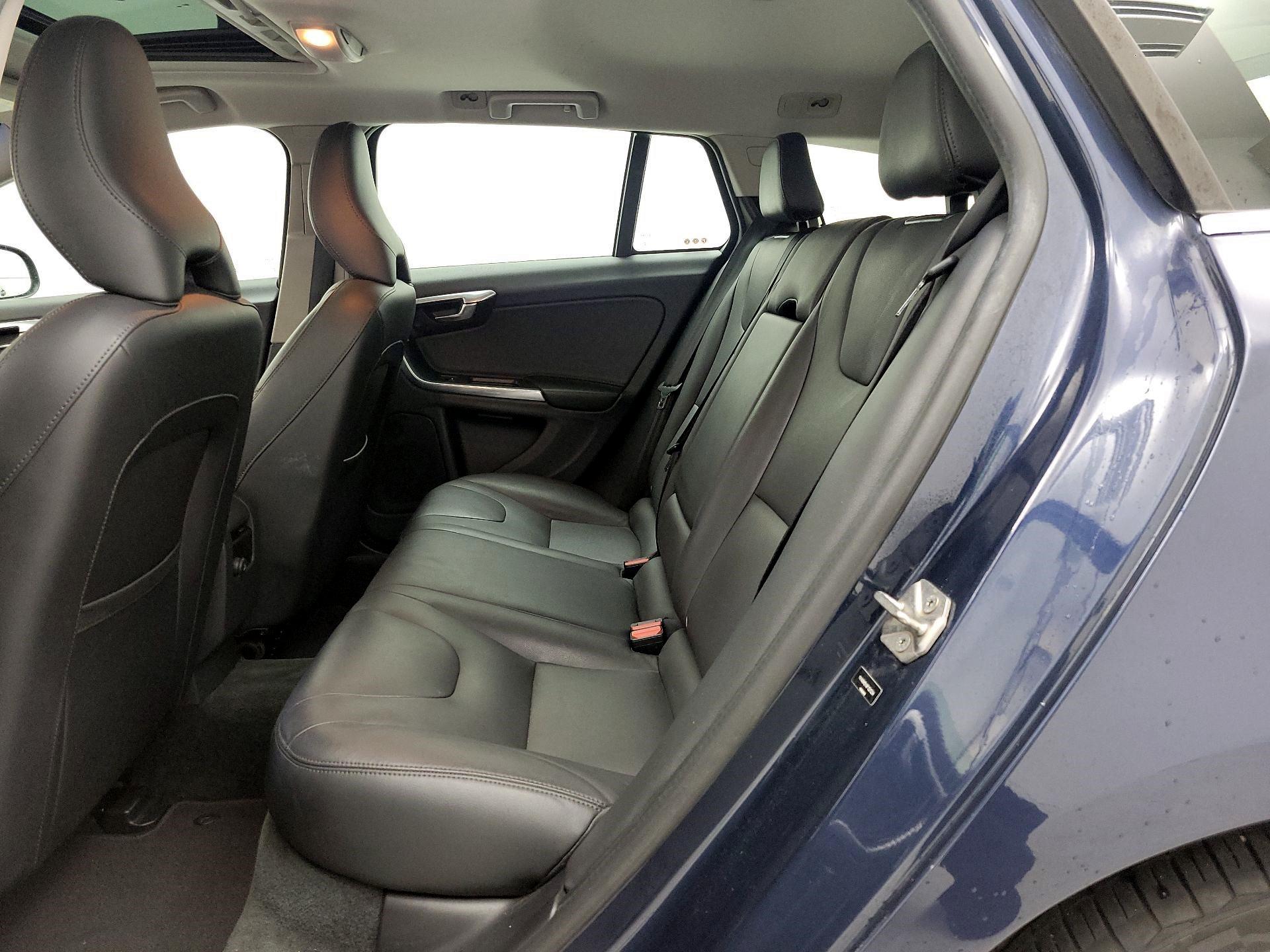 Thumbnail: 2015 Volvo V60 - 18