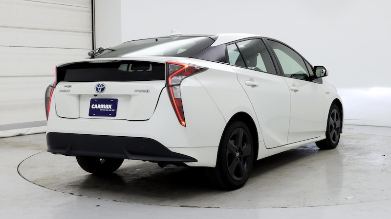 2017 Toyota Prius Three Touring 8