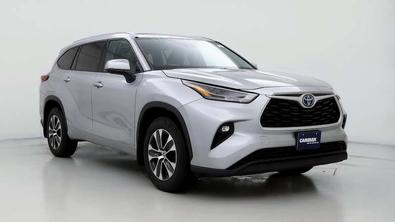 2022 Toyota Highlander XLE Hero Image