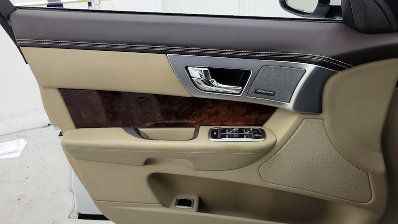 2015 Jaguar XF Portfolio 12