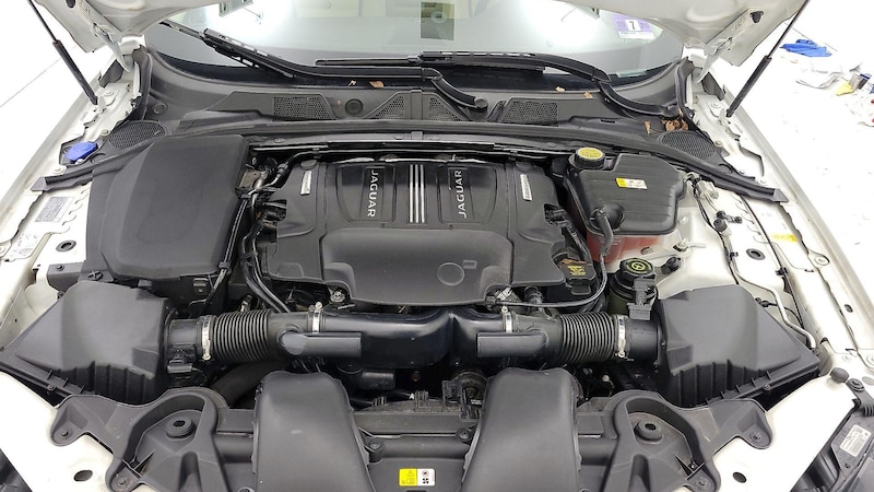 2015 Jaguar XF Portfolio 22