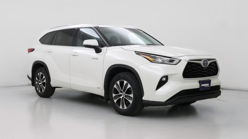 2020 Toyota Highlander XLE Hero Image