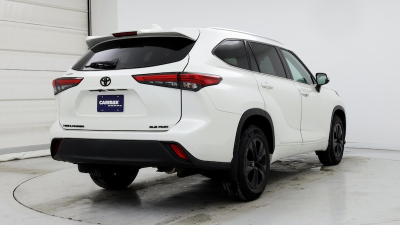 2021 Toyota Highlander XLE 8