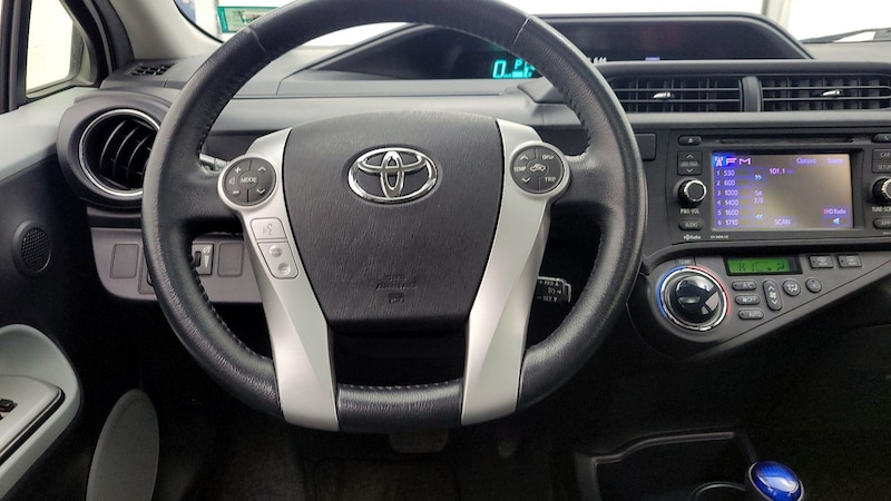 2013 Toyota Prius c Four 10