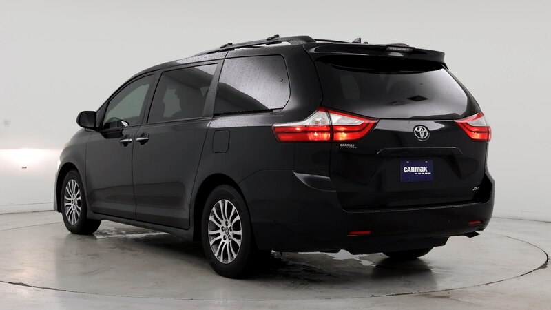 2019 Toyota Sienna XLE 2