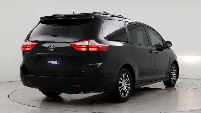 2019 Toyota Sienna XLE 8