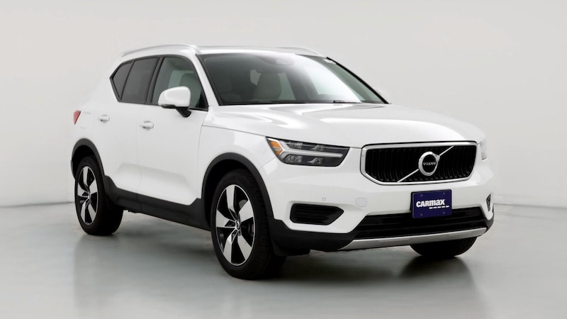 2020 Volvo XC40 T4 Momentum Hero Image