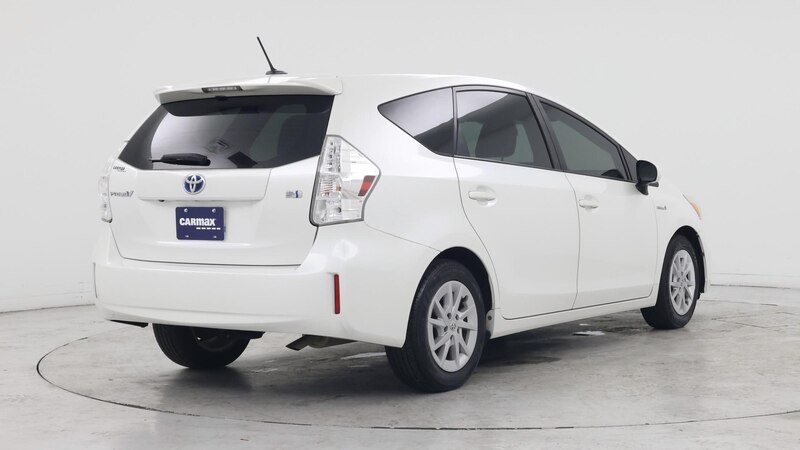 2014 Toyota Prius v Three 8