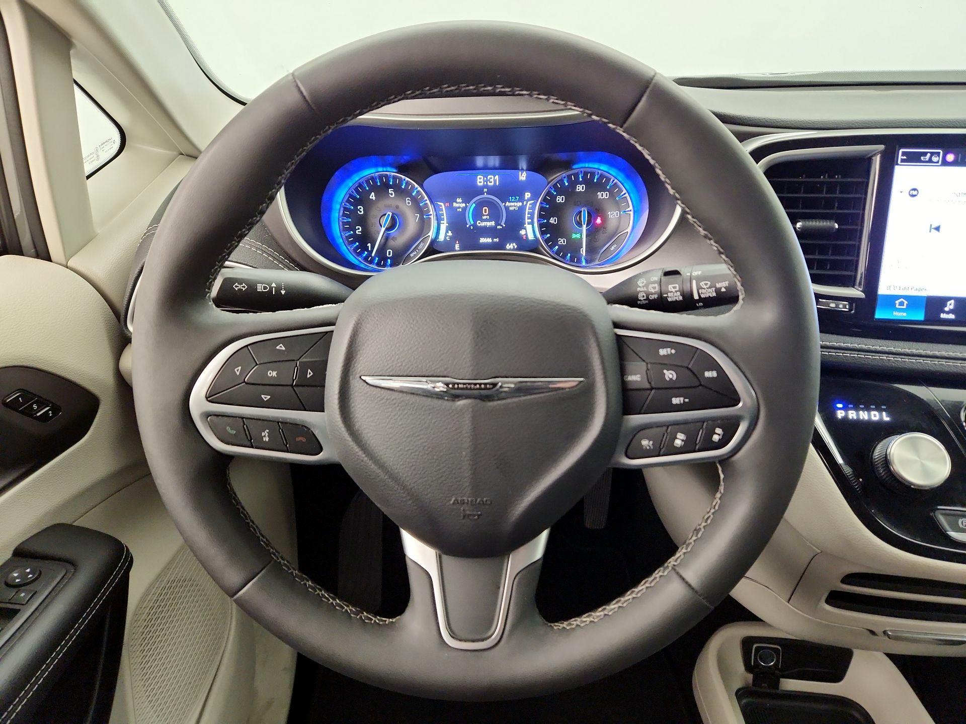 Thumbnail: 2023 Chrysler Pacifica - 10