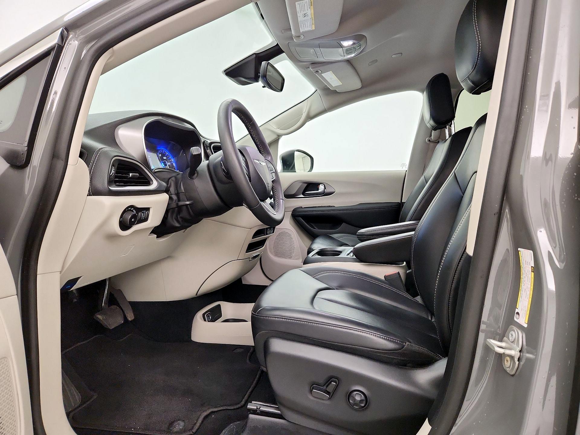 Thumbnail: 2023 Chrysler Pacifica - 11