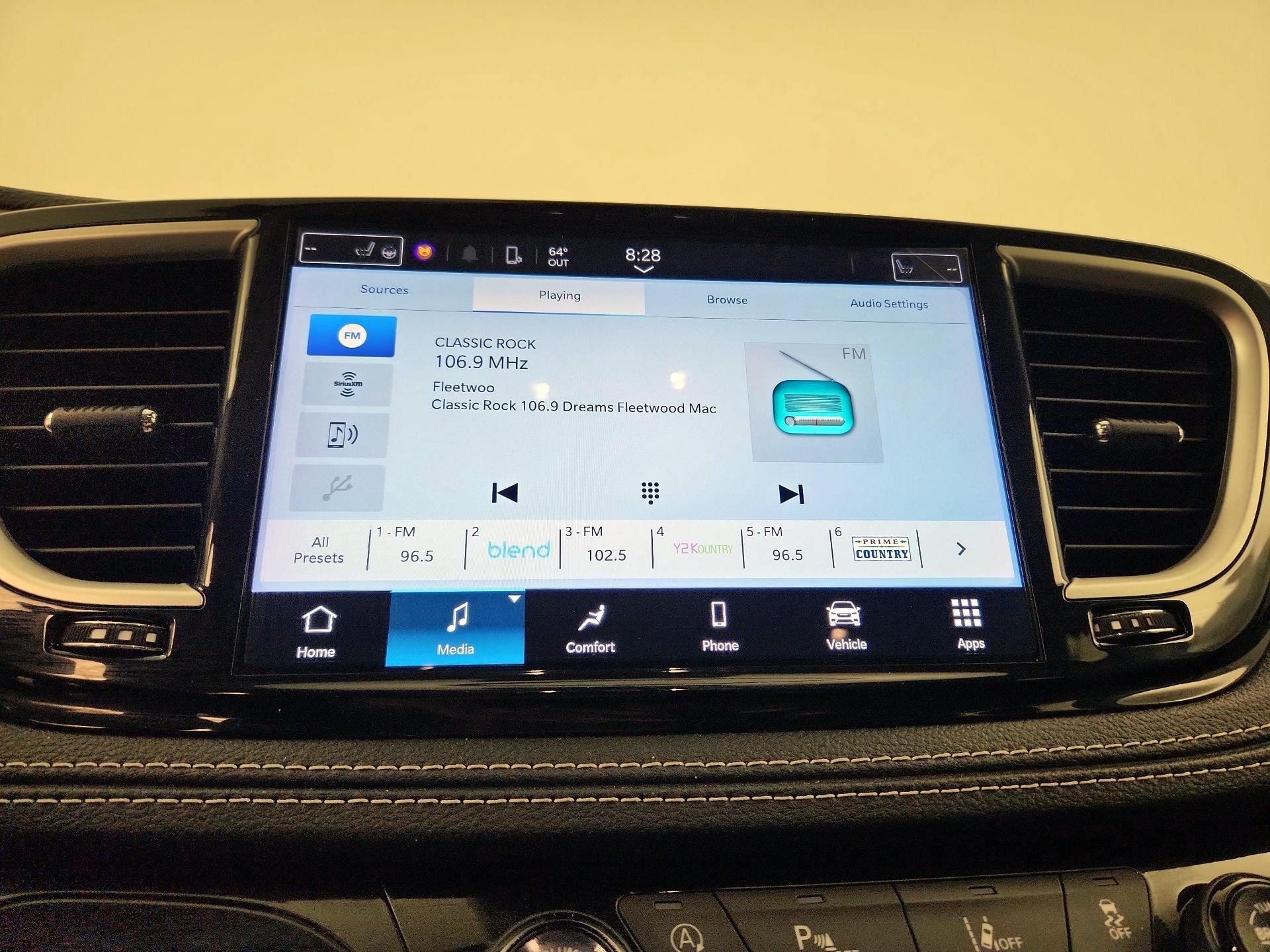 Thumbnail: 2023 Chrysler Pacifica - 15