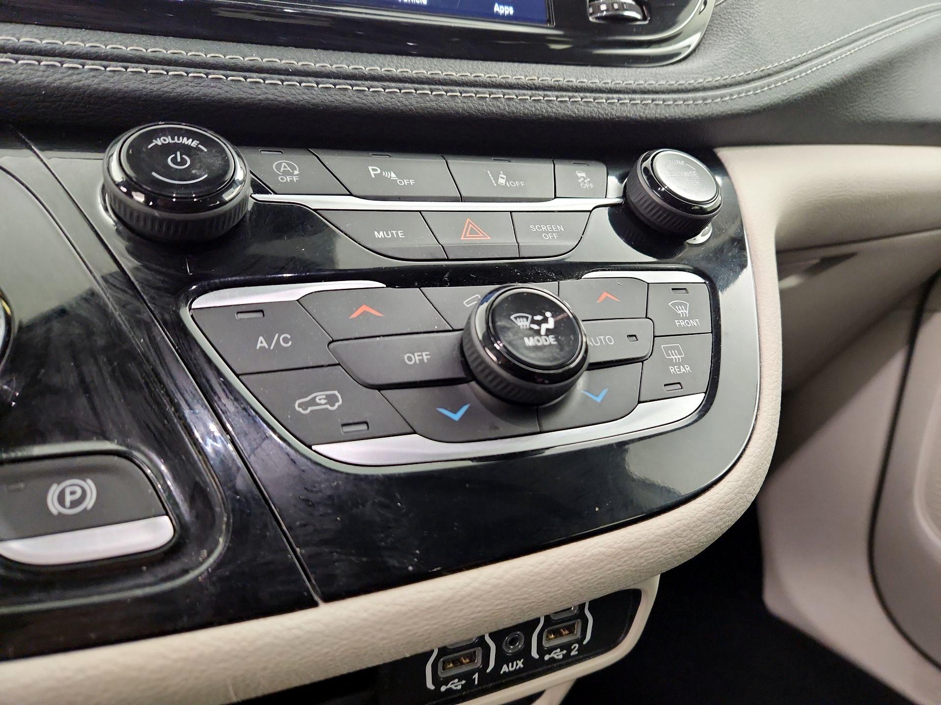 Thumbnail: 2023 Chrysler Pacifica - 16