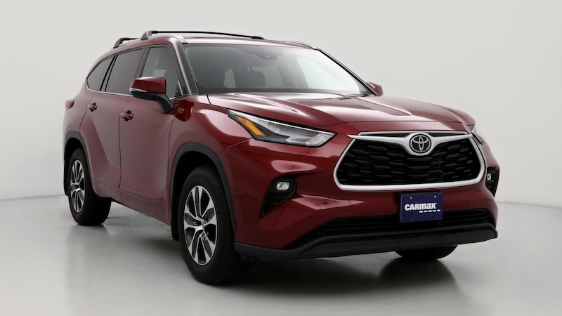 2022 Toyota Highlander XLE Hero Image