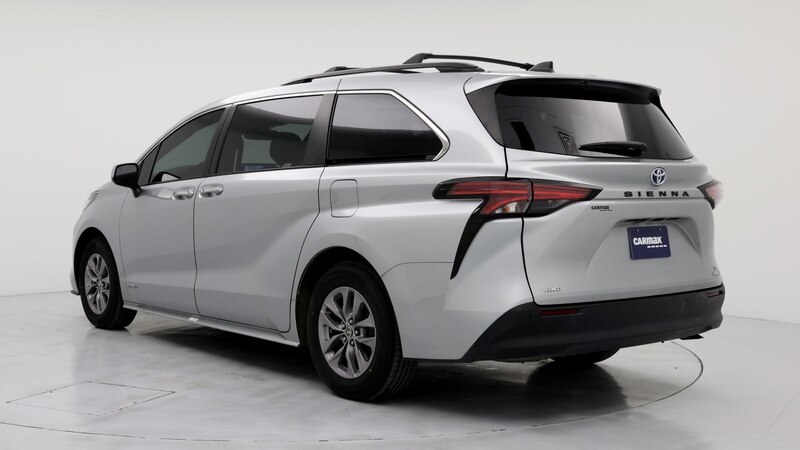 2021 Toyota Sienna XLE 2