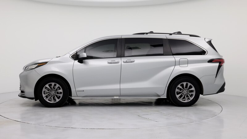 2021 Toyota Sienna XLE 3