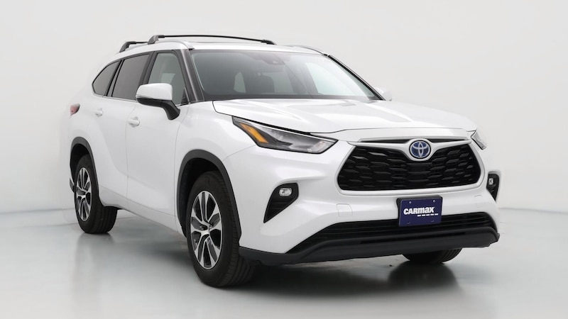 2023 Toyota Highlander XLE Hero Image