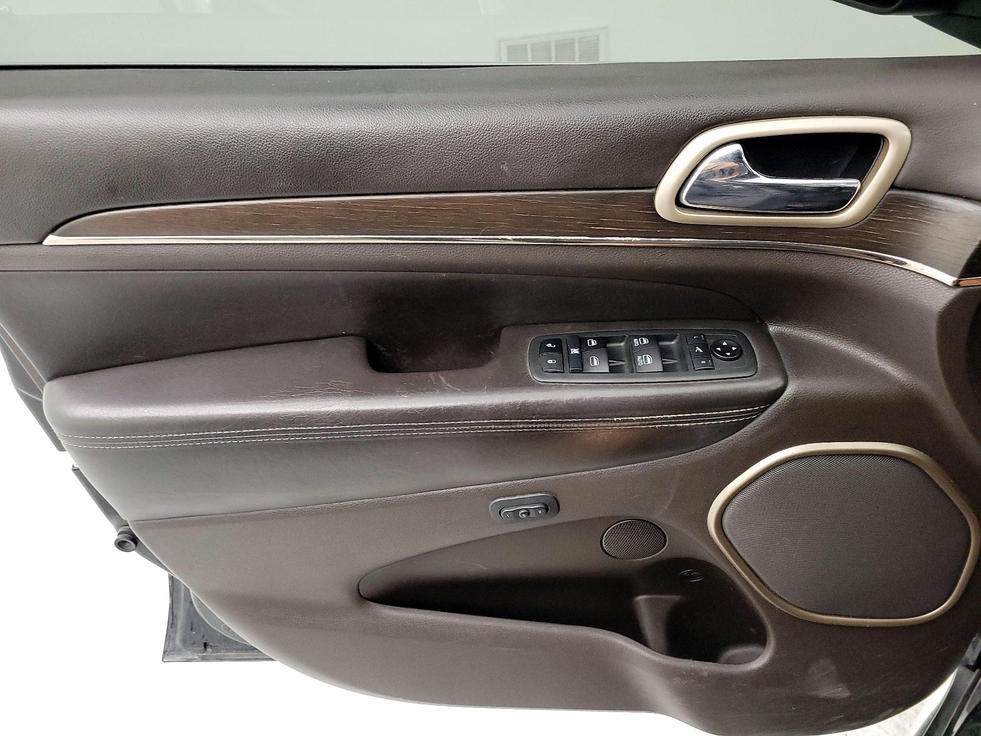 Thumbnail: 2014 Jeep Grand Cherokee - 12