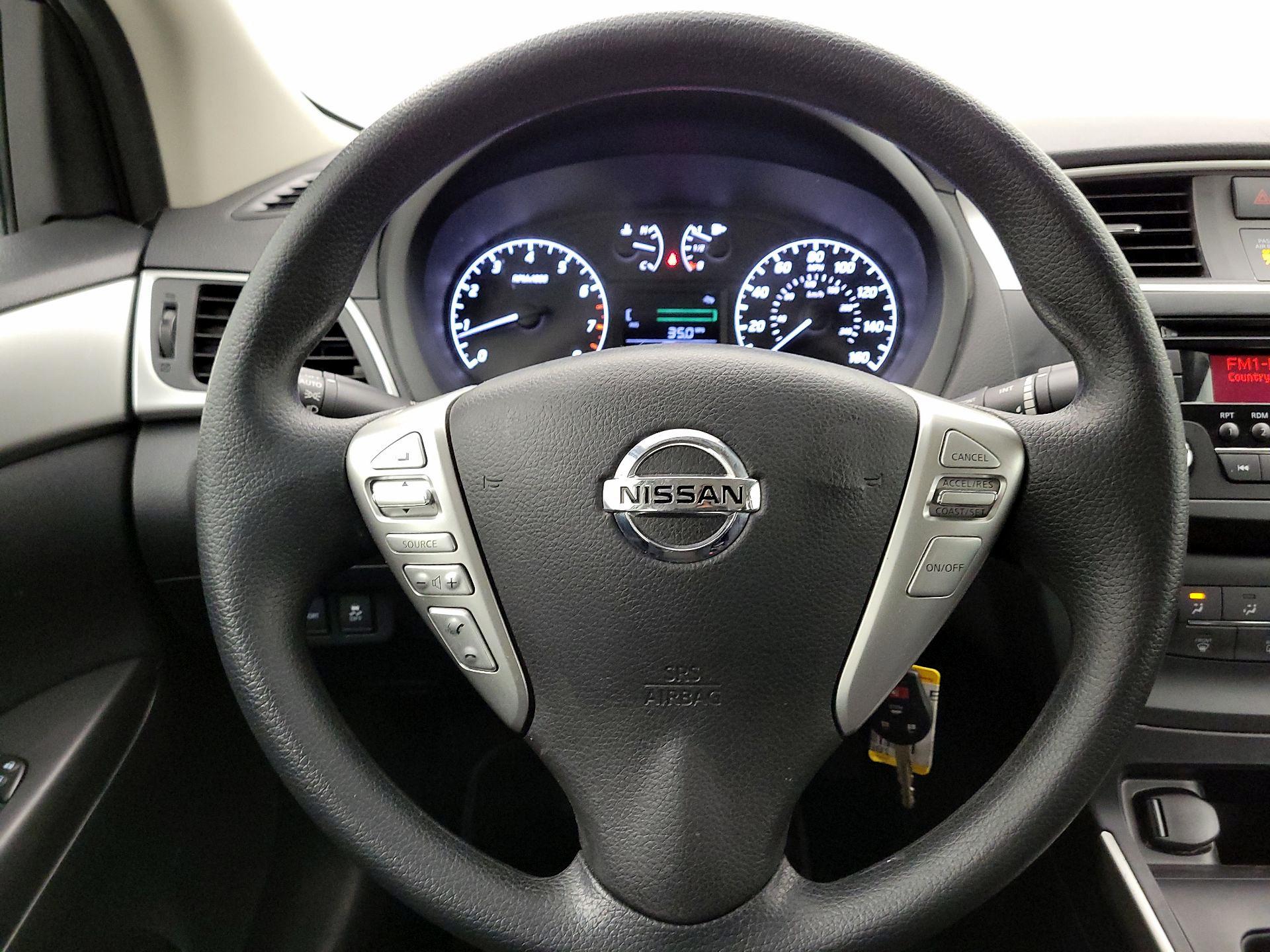 Thumbnail: 2017 Nissan Sentra - 10