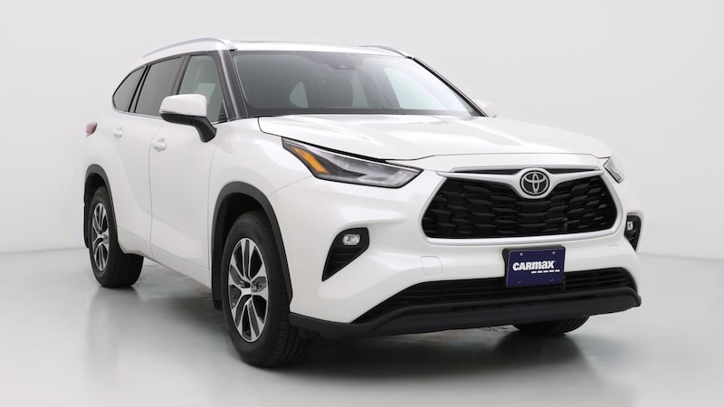 2021 Toyota Highlander XLE Hero Image