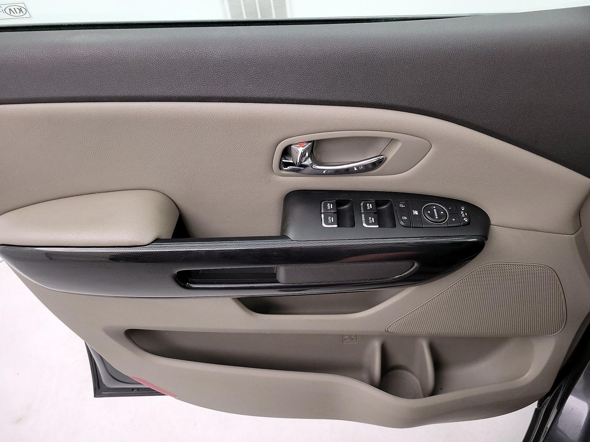 Thumbnail: 2017 Kia Sedona - 12