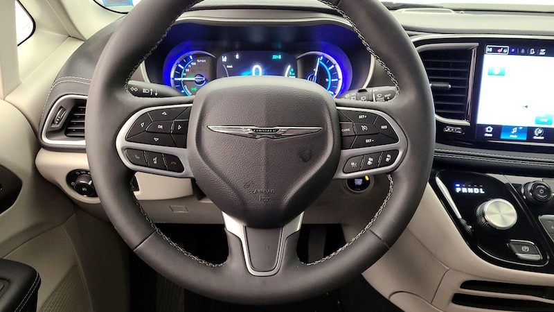 2023 Chrysler Pacifica Hybrid Touring L 10