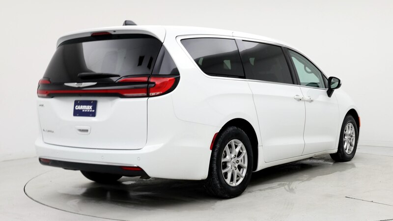 2023 Chrysler Pacifica Touring L 8