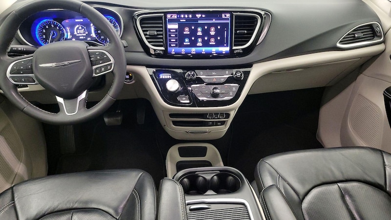 2022 Chrysler Pacifica Touring L 9