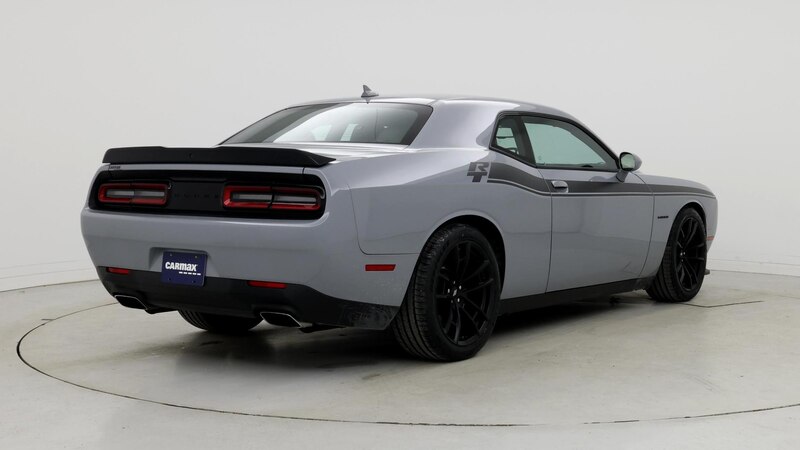 2022 Dodge Challenger R/T 8