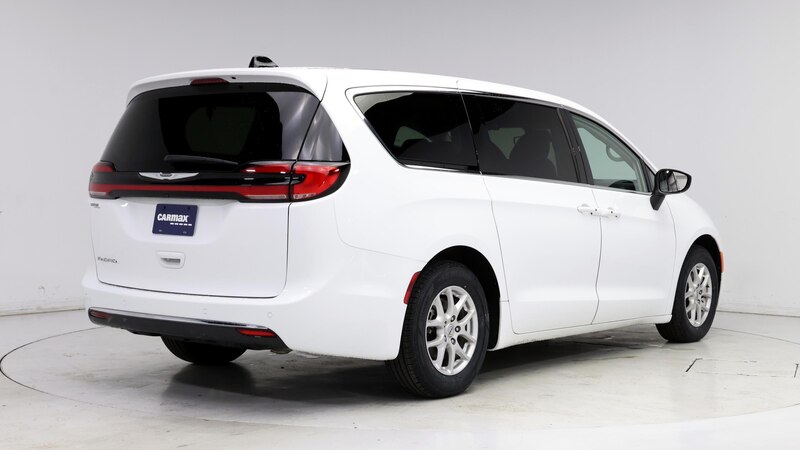 2023 Chrysler Pacifica Touring L 8