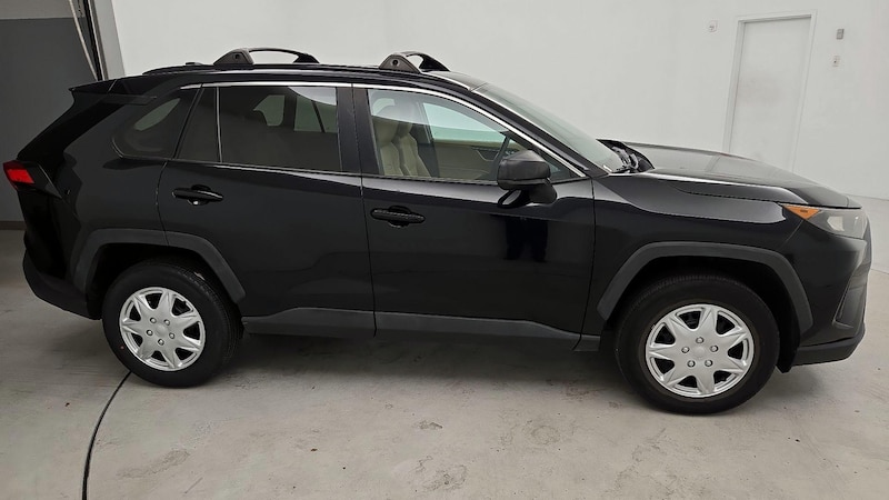 2019 Toyota RAV4 LE 4