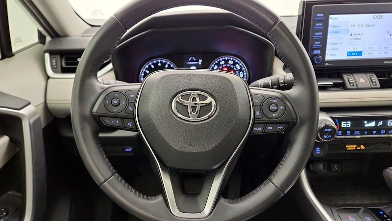 2020 Toyota RAV4 XLE Premium 10