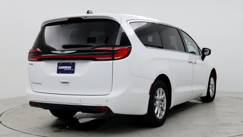 2023 Chrysler Pacifica Touring L 8