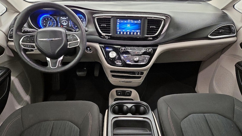 2020 Chrysler Pacifica Touring 9